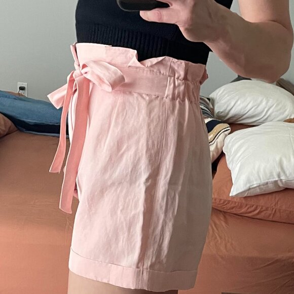 Club Monaco - paper bag shorts with front tie (Linen) - Picture 2 of 4